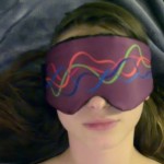 7777219057_le-masque-de-sommeil-neuroon-se-pose-sur-les-yeux-pendant-la-nuit-pour-optimiser-votre-repos